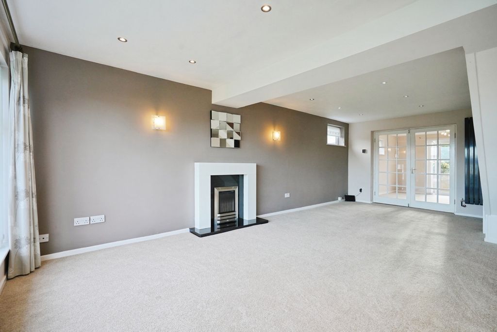 Property photo 2 of 30 Pbox-Img.Jpg
