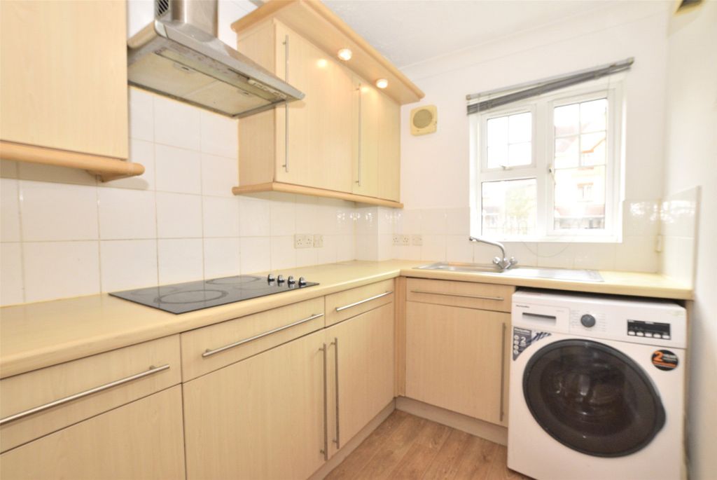 Property photo 2 of 8 Kitchen