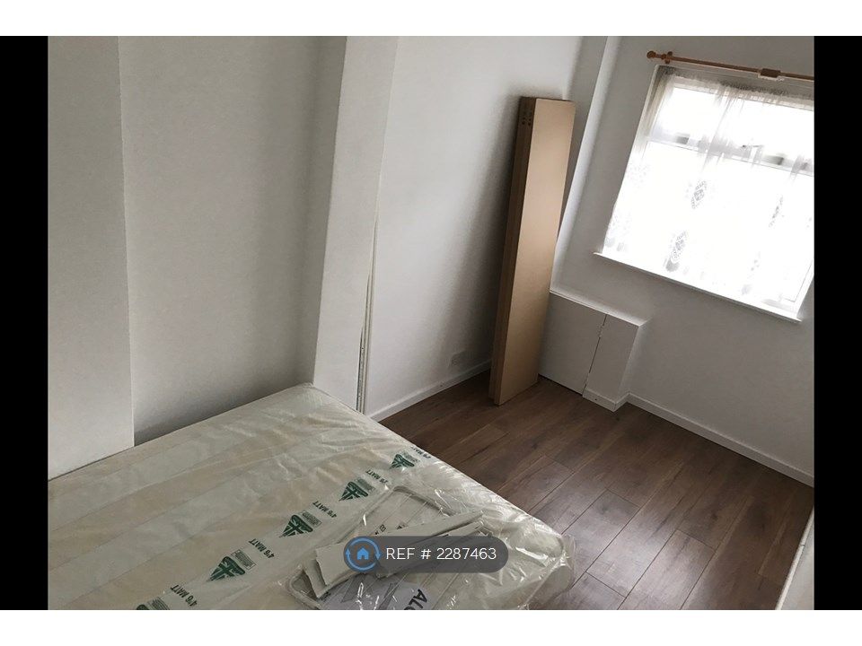 Property photo 3 of 10 Bedroom 2