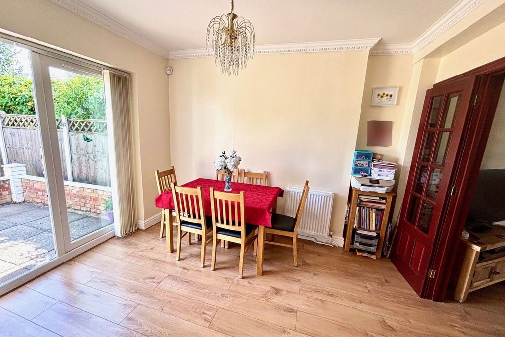 Property photo 3 of 9 Dining