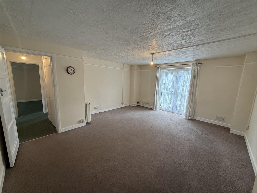 Property photo 2 of 11 Living Room