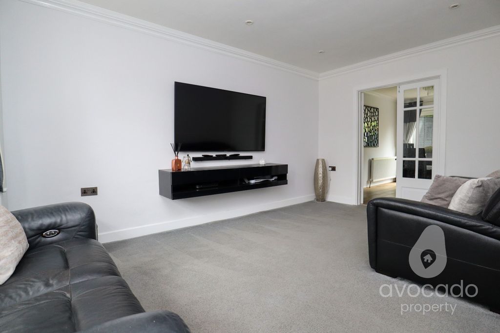 Property photo 3 of 14 5531257
