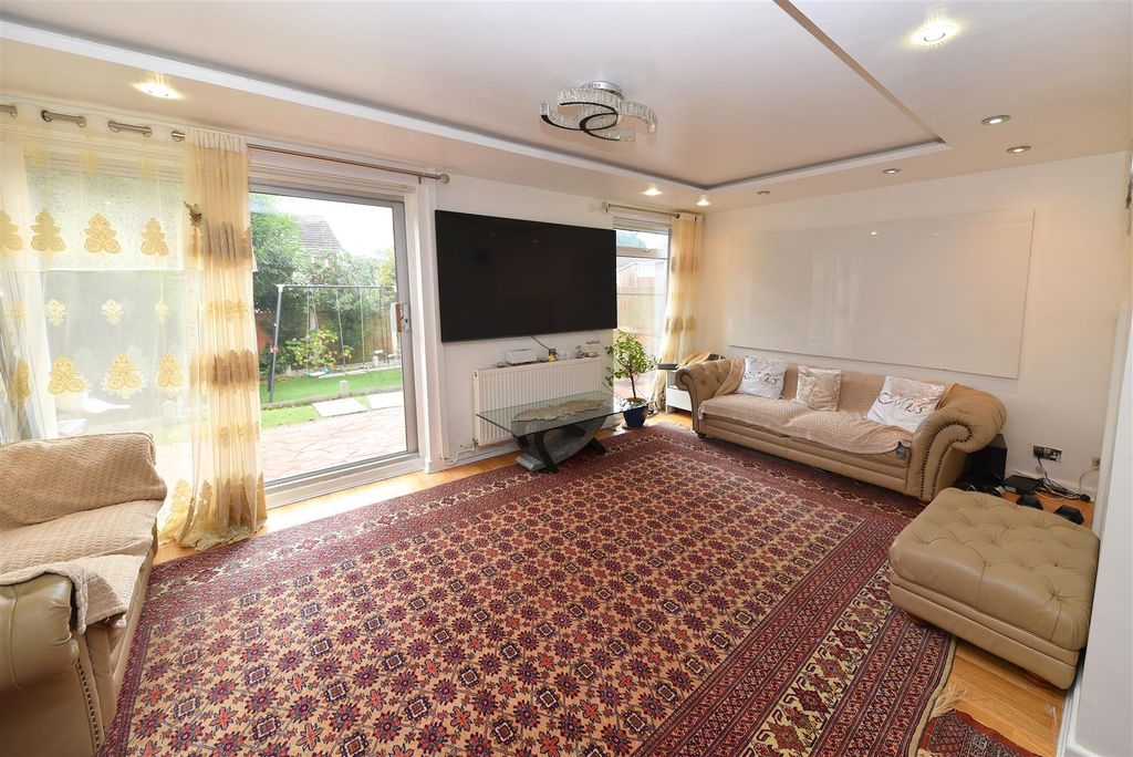 Property photo 2 of 17 Living2.Jpg