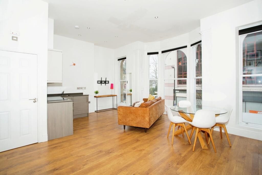 Property photo 3 of 6