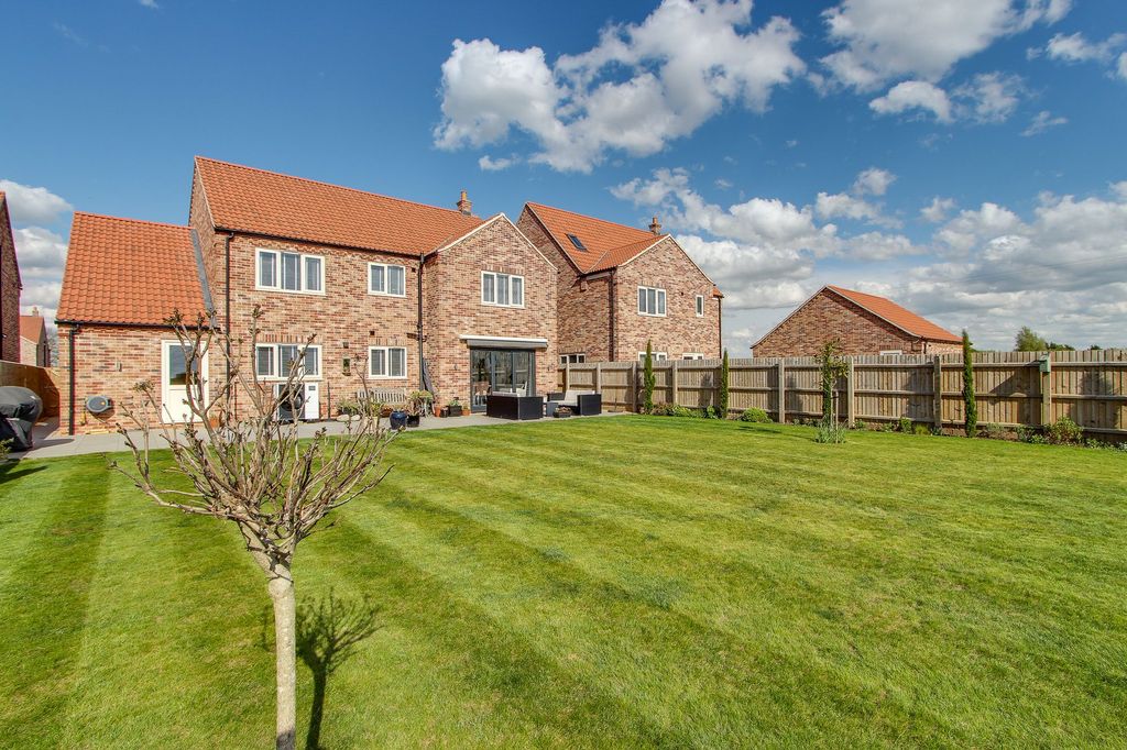 Property photo 2 of 47