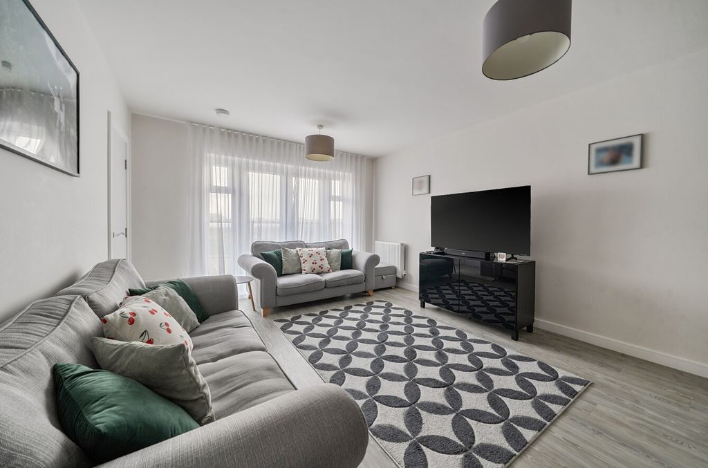 Property photo 2 of 13 1414906-2-698F394...