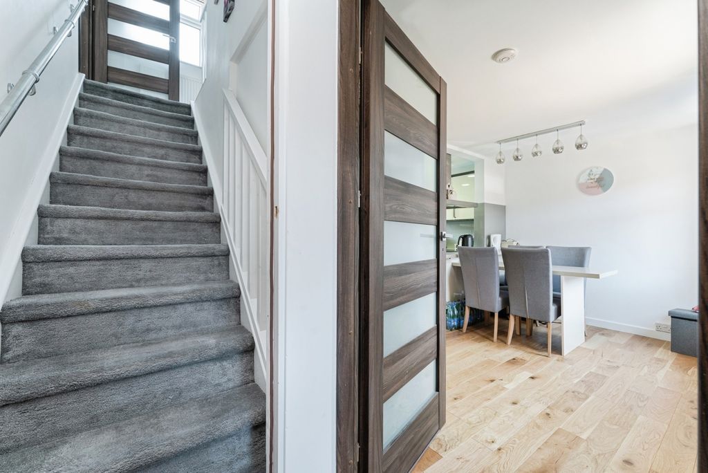 Property photo 3 of 18 Pbox-Img.Jpg