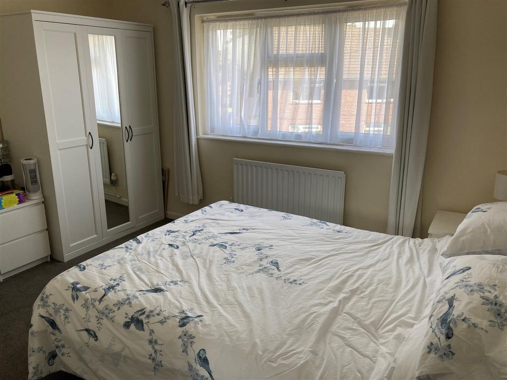 Property photo 3 of 10 Bedroom.Jpg