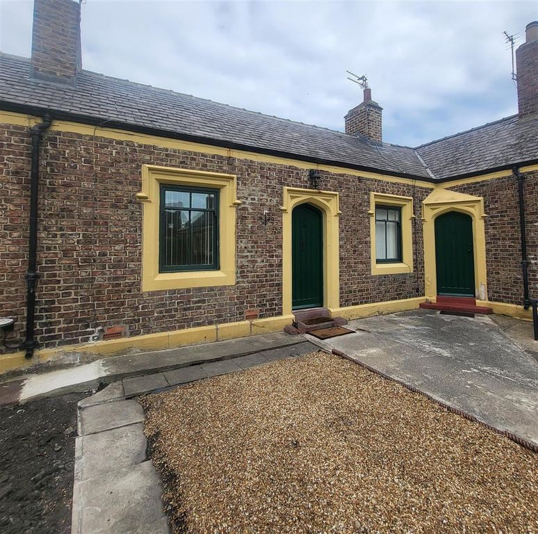 Property photo 1 of 8 17 Mariners External.Jpg