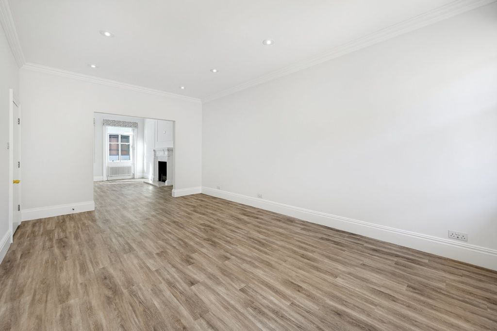 Property photo 3 of 18 Picture No. 12