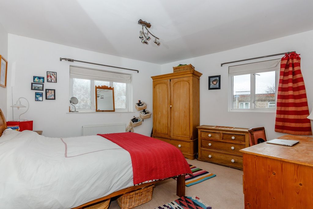Property photo 3 of 17 Bedroom