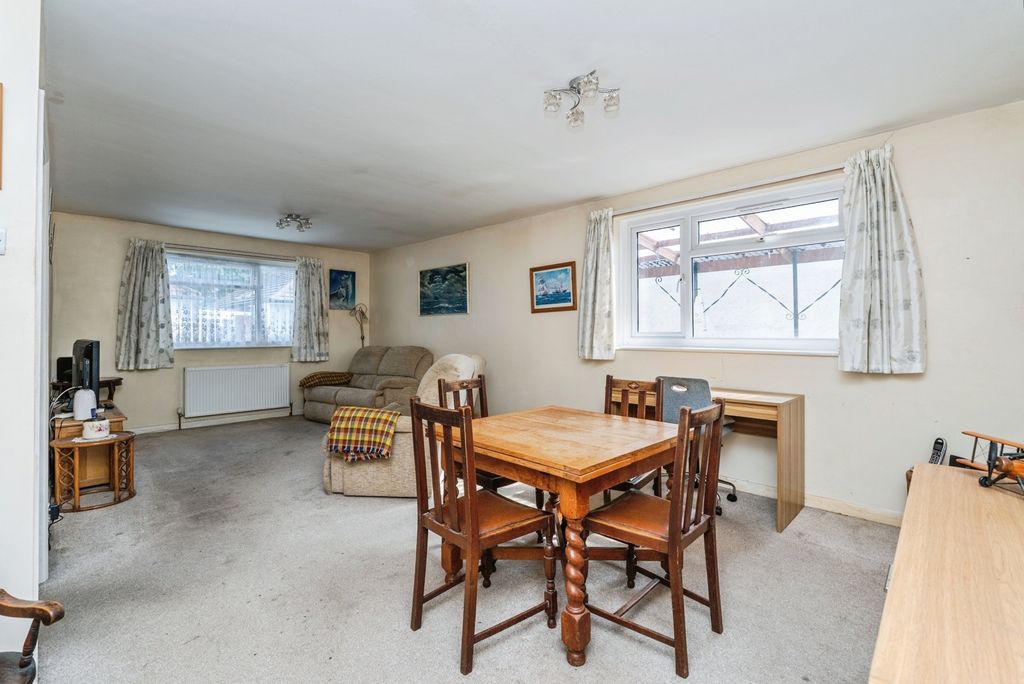Property photo 2 of 17 Photo