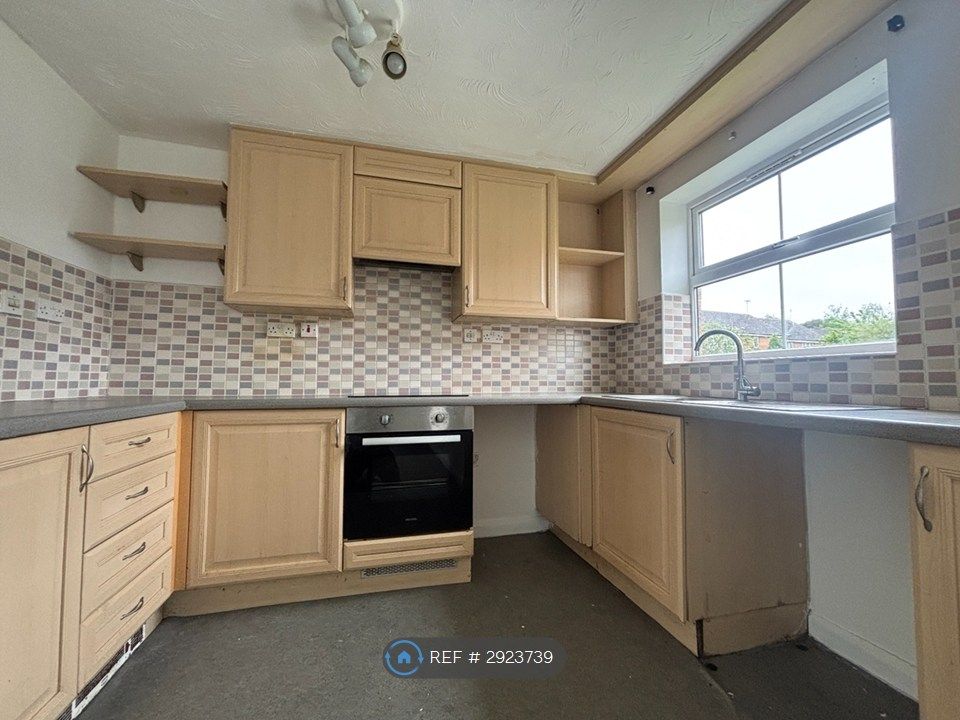 Property photo 1 of 6 Kitchen