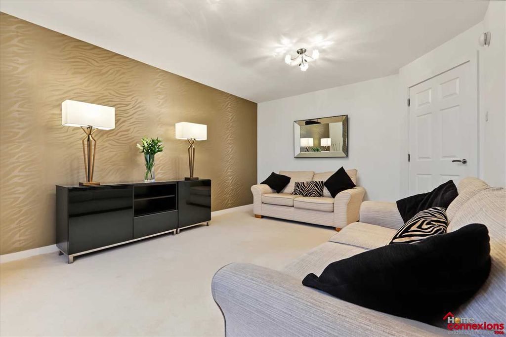 Property photo 2 of 15 Lounge (1)
