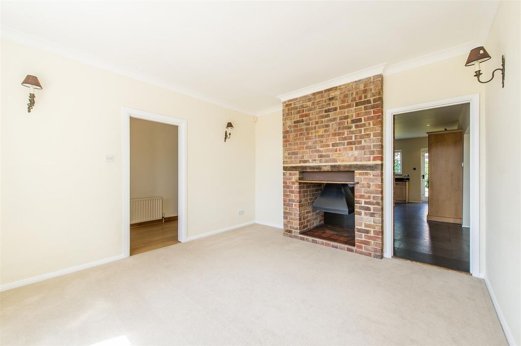 Property photo 3 of 19