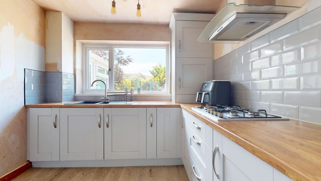 Property photo 2 of 14 4085064