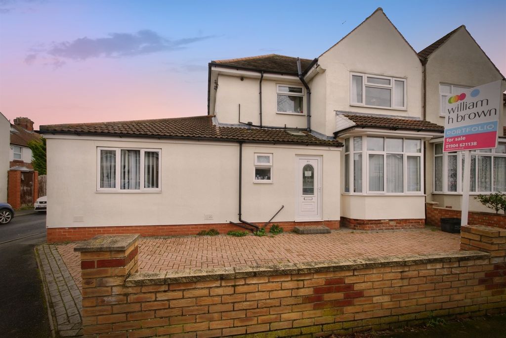 Property photo 2 of 18