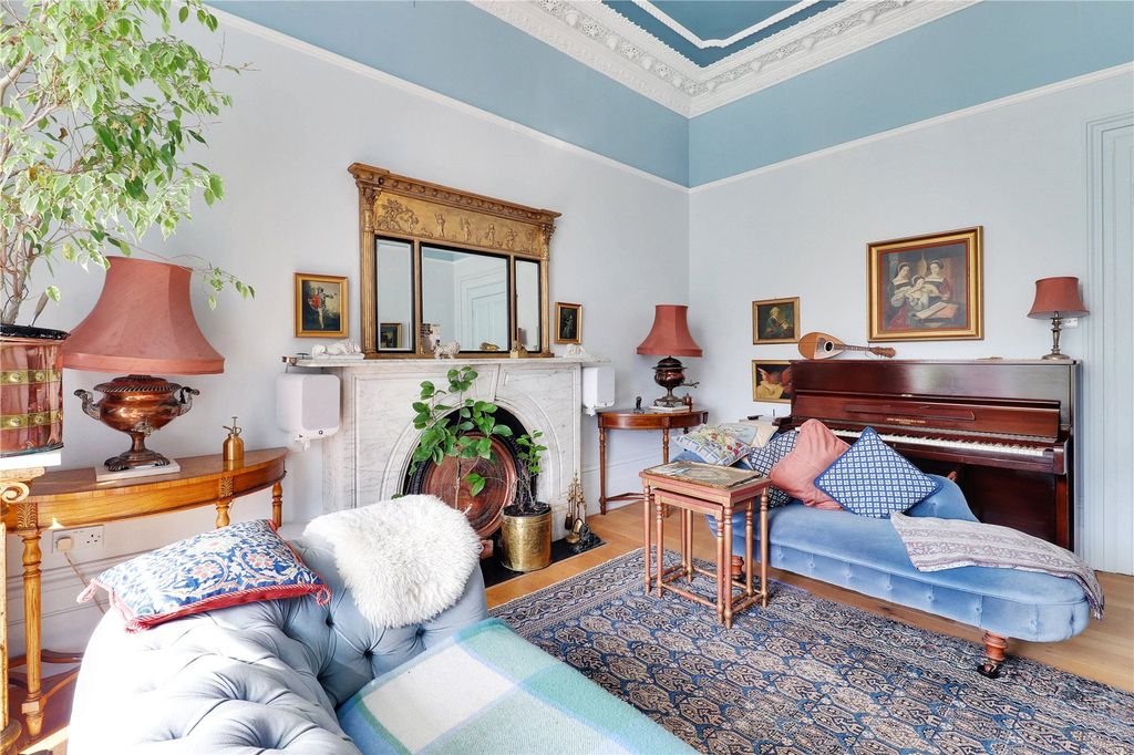 Property photo 3 of 15 Sitting Room