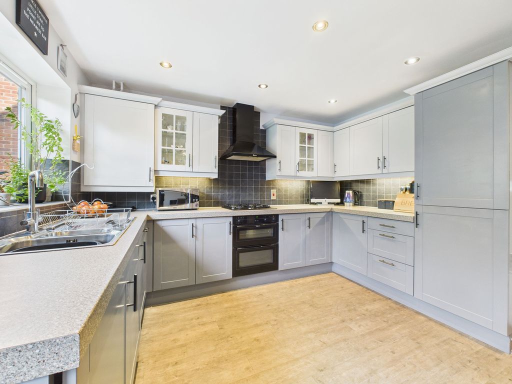 Property photo 3 of 29 Kitchen