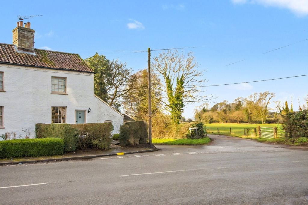 Property photo 2 of 26 4789895