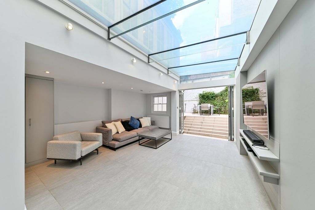 Property photo 3 of 24 Halsey Street