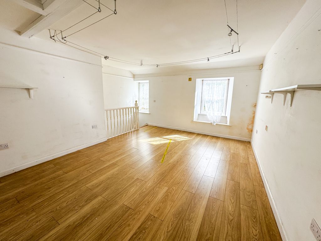 Property photo 3 of 13 Photo 4