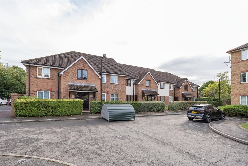 Property photo 1 of 17 Thurlow Close