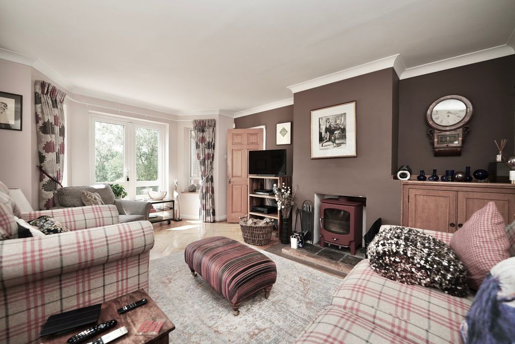 Property photo 3 of 27