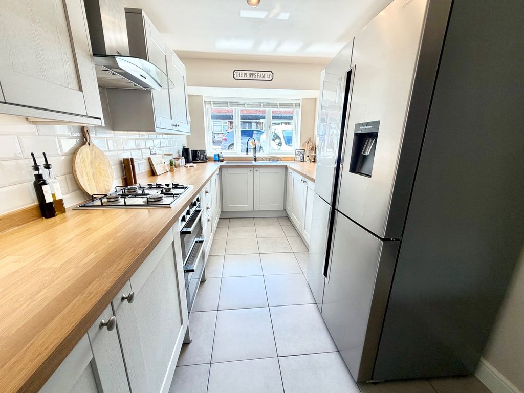 Property photo 2 of 34