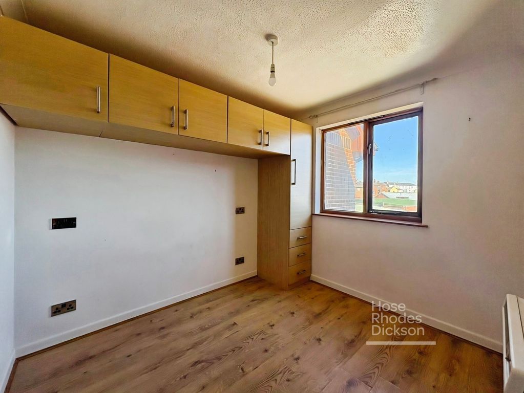 Property photo 3 of 9 Pbox-Img.Jpg