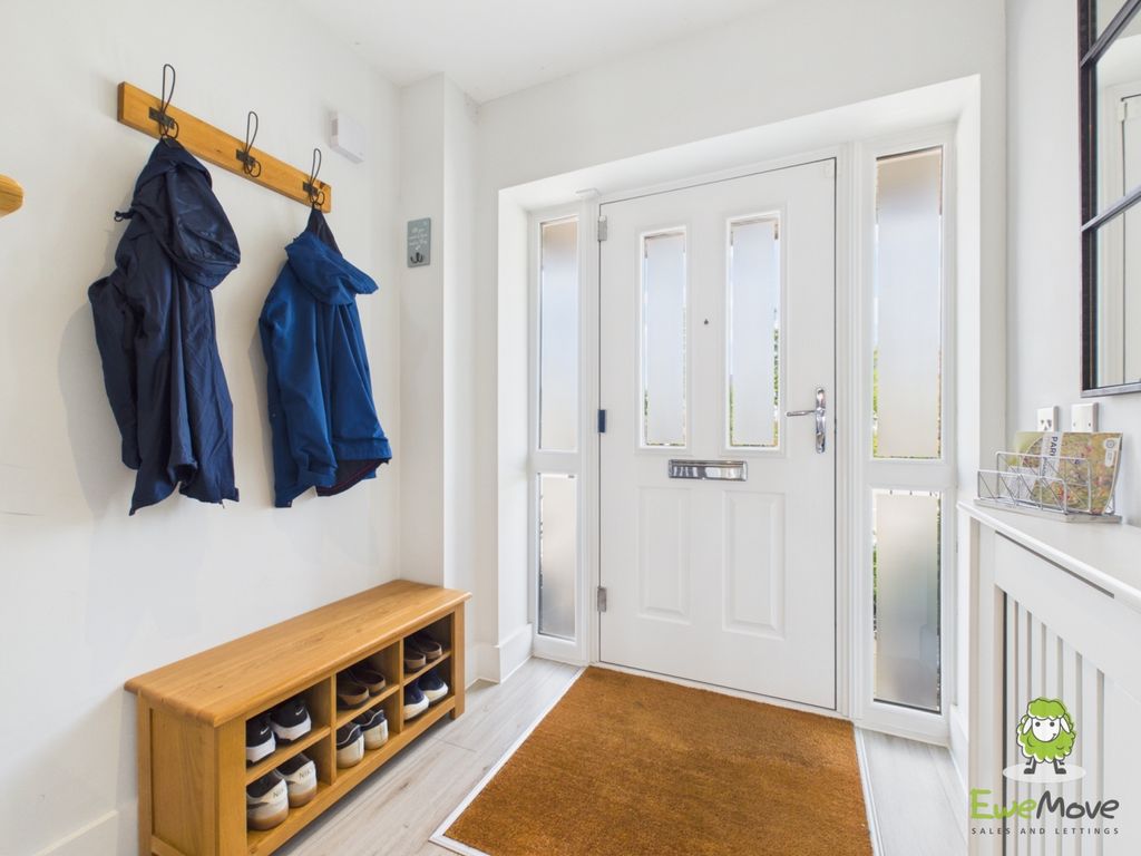 Property photo 3 of 25 Ewemove Estate Agents Basingstoke -Appian Way