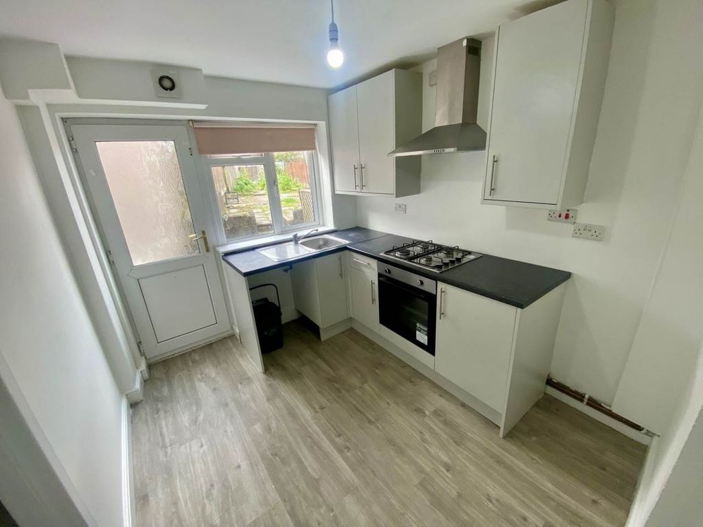 Property photo 2 of 12 5A477E5A-Fe40-42E8-B59c-4Fbbc5089946