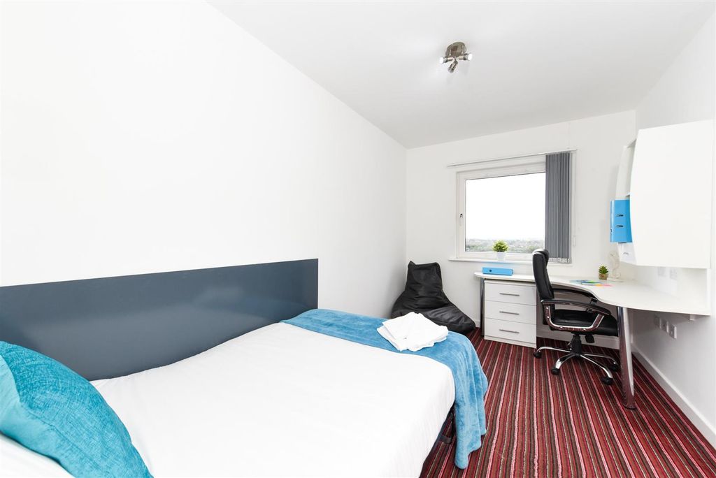 Property photo 1 of 31