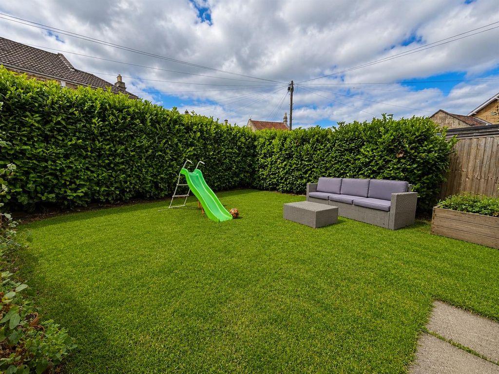 Property photo 3 of 11 Garden