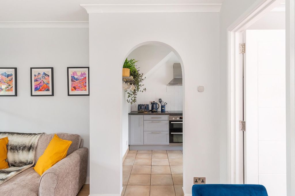 Property photo 3 of 32 2H8Rbn - Reception A.Jpg