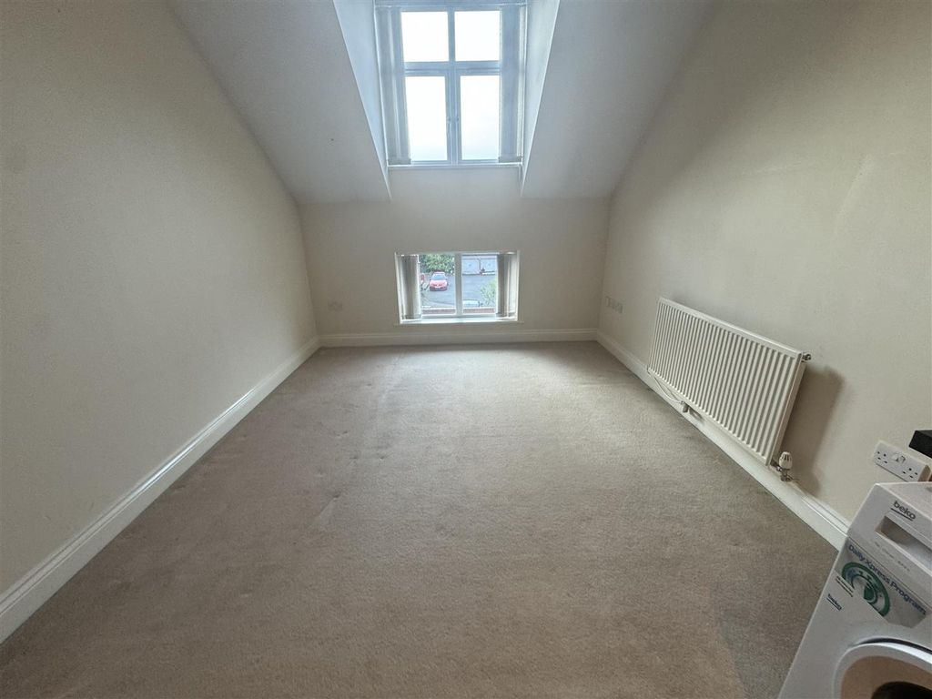 Property photo 3 of 6 Living Room