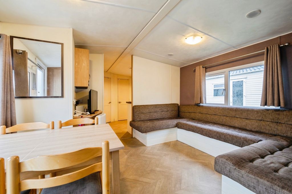 Property photo 2 of 17 Photo