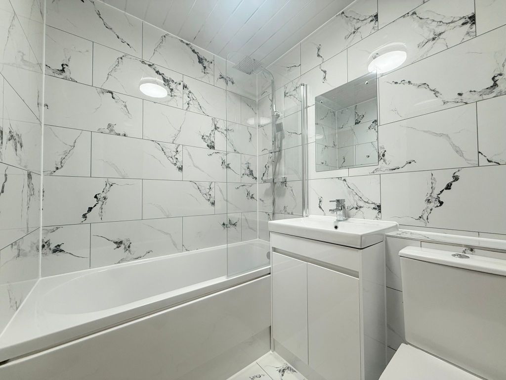 Property photo 3 of 7 Bathroom