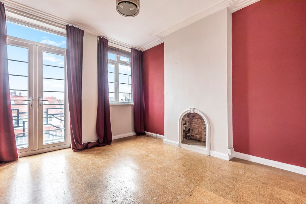 Property photo 1 of 6 Living Room