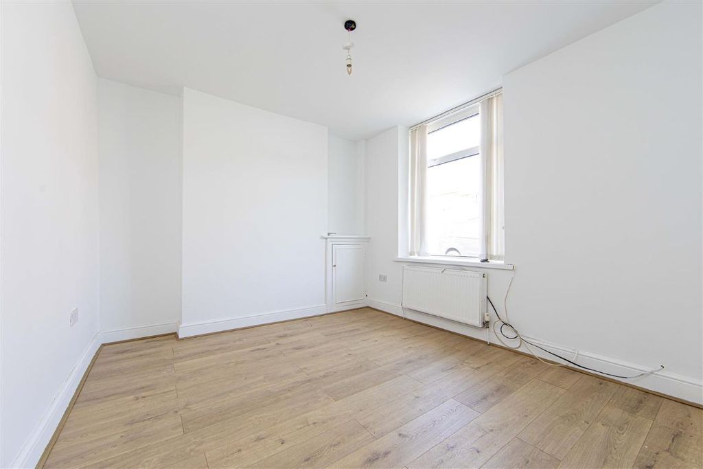 Property photo 3 of 25