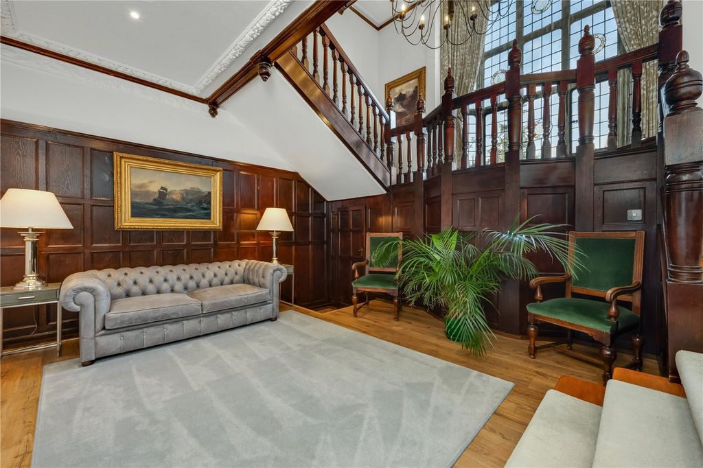 Property photo 2 of 24 Entrance Hall