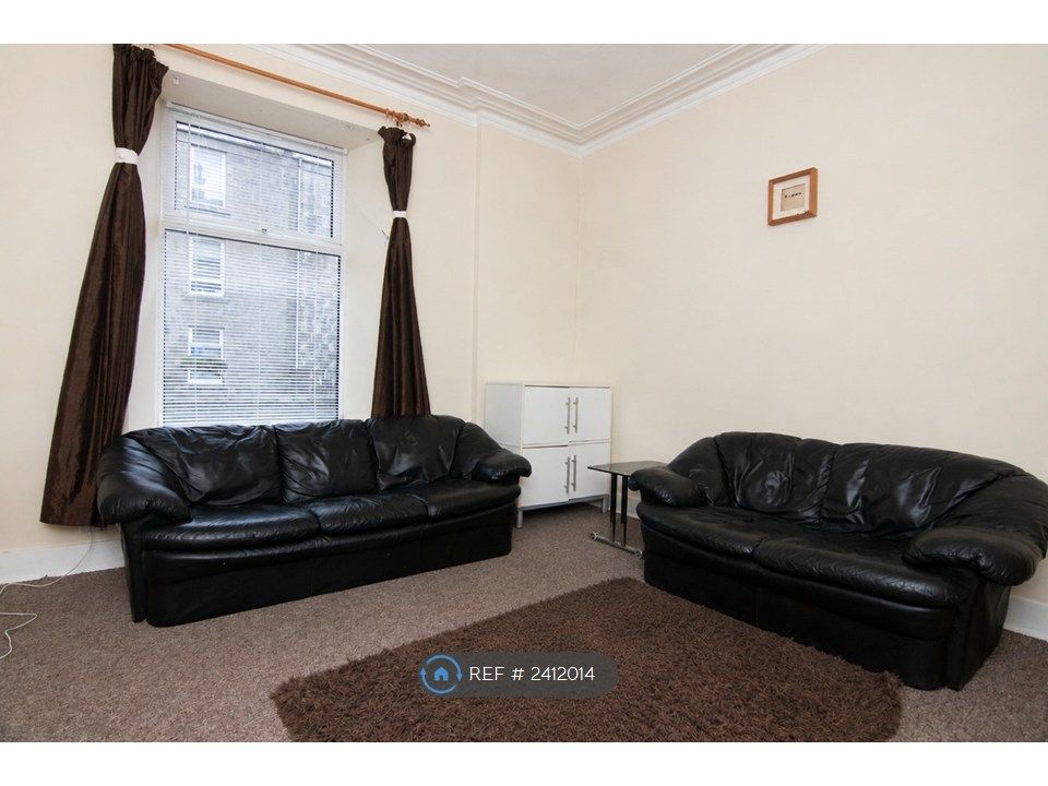 Property photo 1 of 7 Bright Lounge With High Ceilings & Period Charm