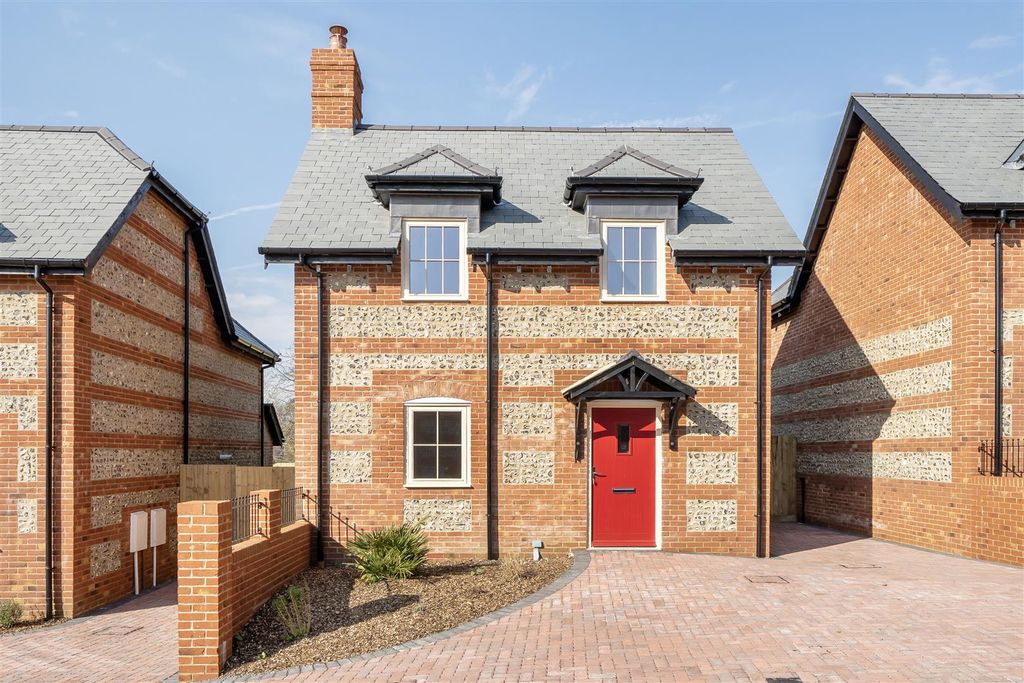 Property photo 1 of 14 16 Fox View