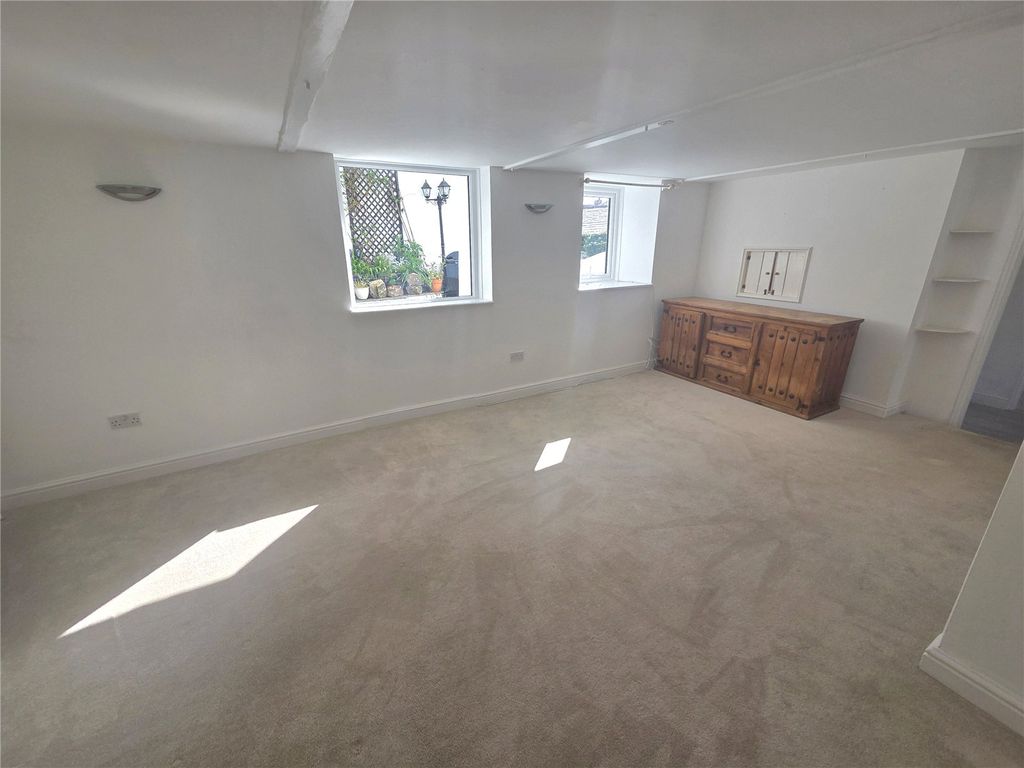 Property photo 2 of 23 Picture No. 13