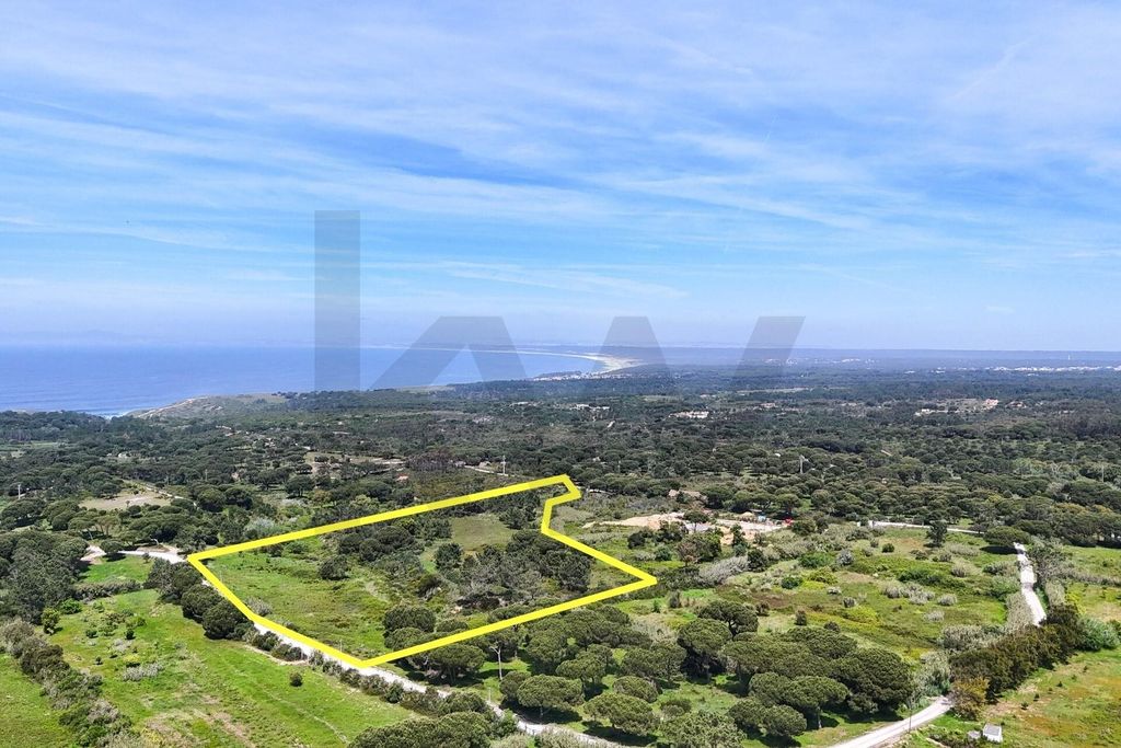 Property photo 1 of 13 Rustic Land With Sea View And Build Viability In Azóia, Sesimbra
