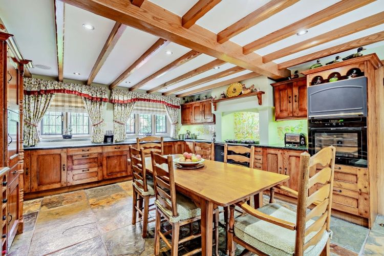 Property photo 2 of 17 8573230-Interior6...