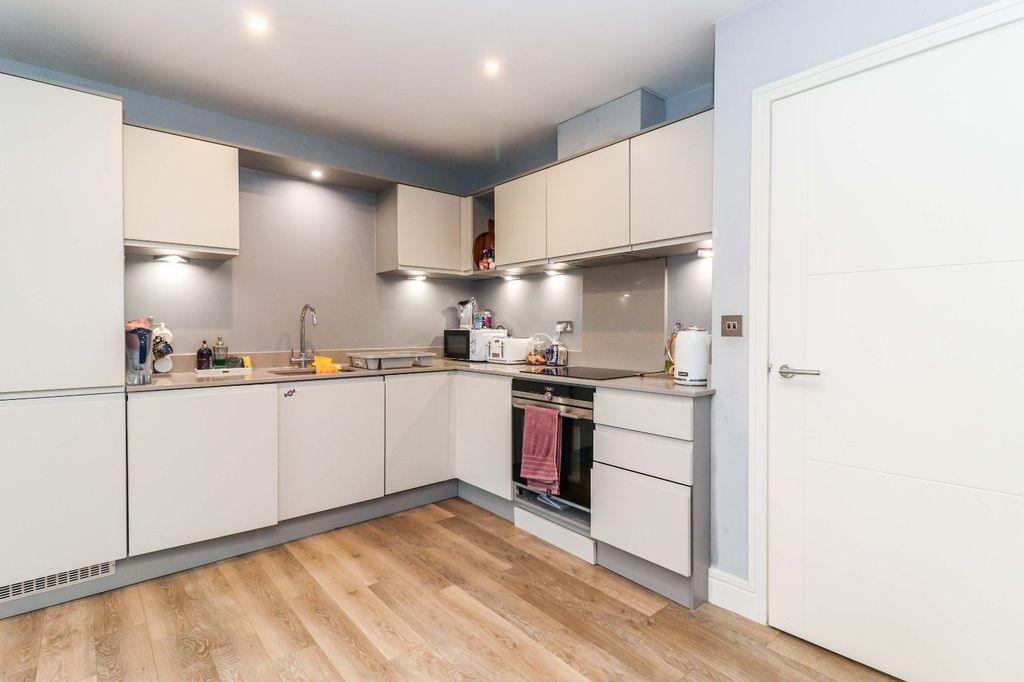 Property photo 3 of 16 Kitchen