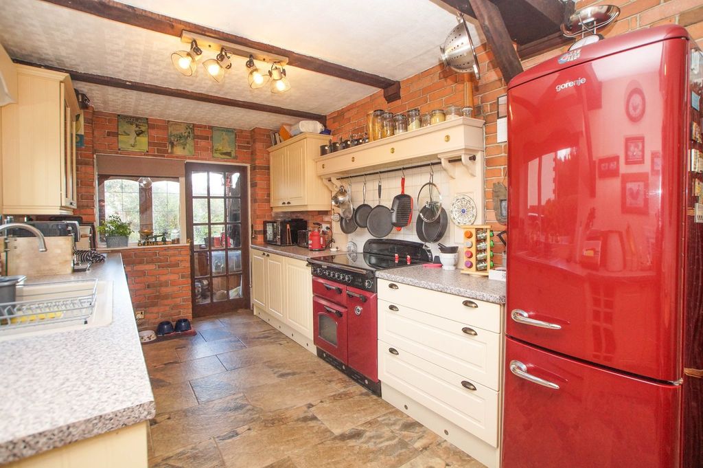 Property photo 2 of 20 Dining Kitchen