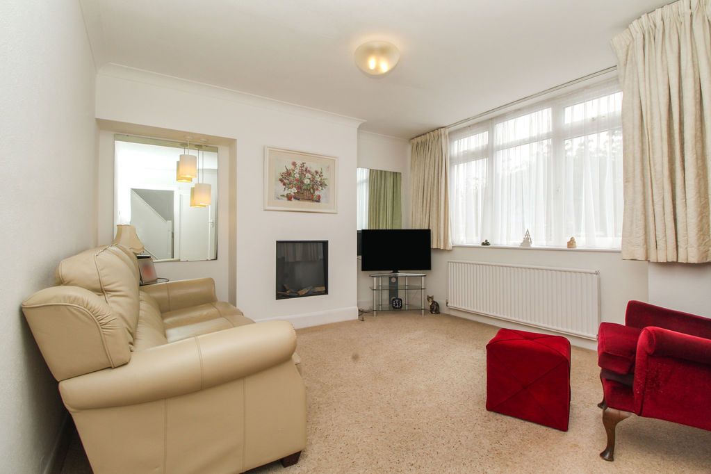 Property photo 2 of 16 Lounge