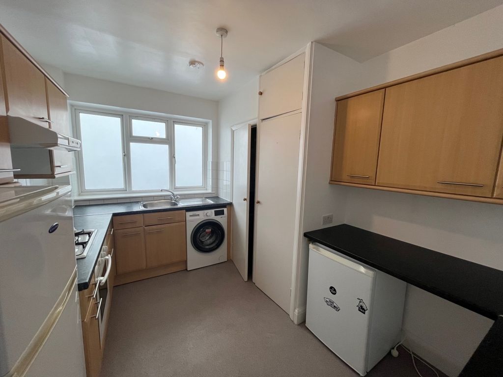 Property photo 3 of 7 Kitchen